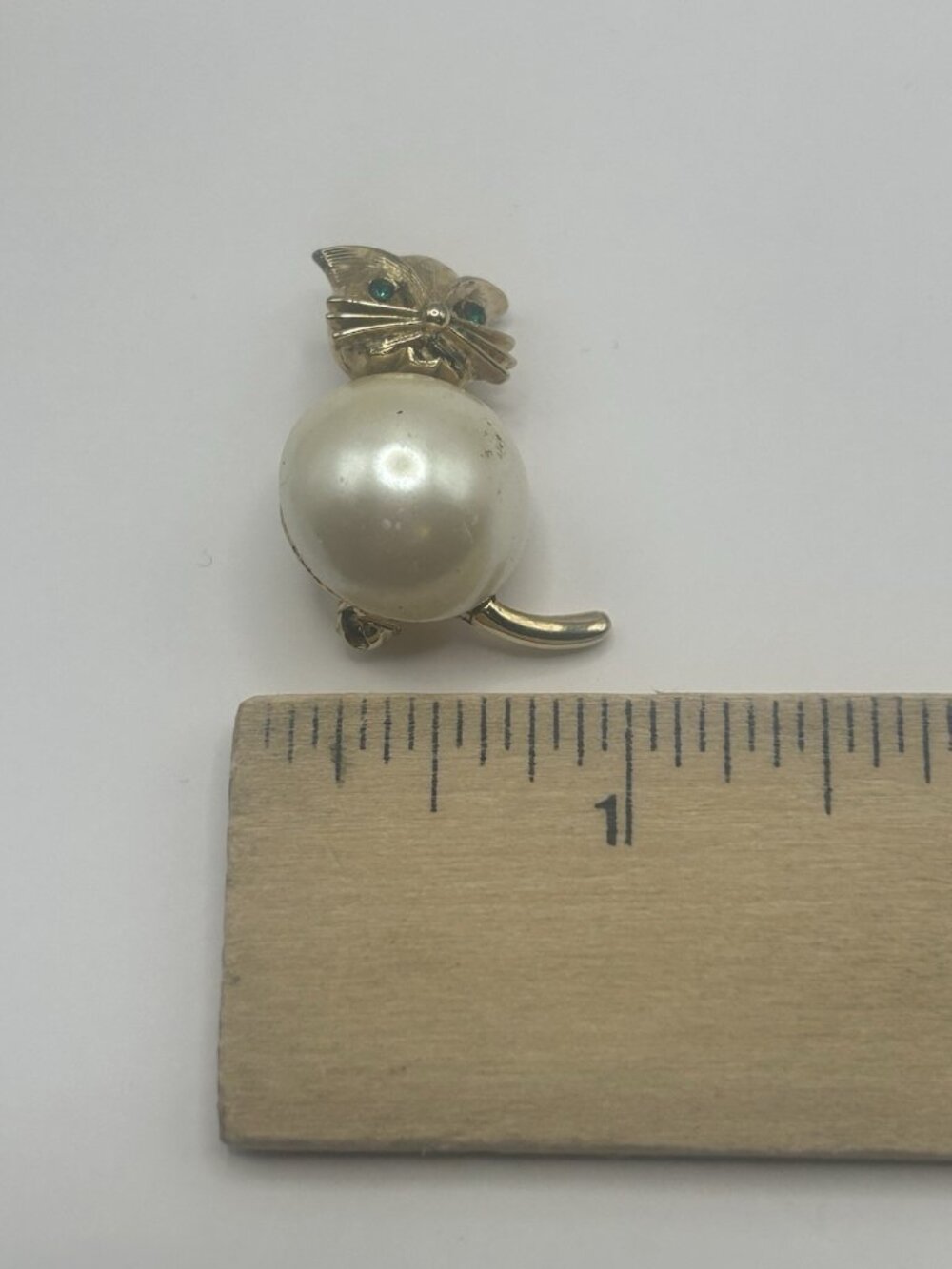 Vintage Marvella Gold Tone Green Rhinestone Eyes Faux Pearl Body Cat Brooch - Picture 9 of 10